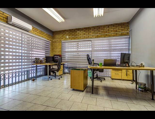 3,400M² BUILDING FOR SALE IN VULCANIA